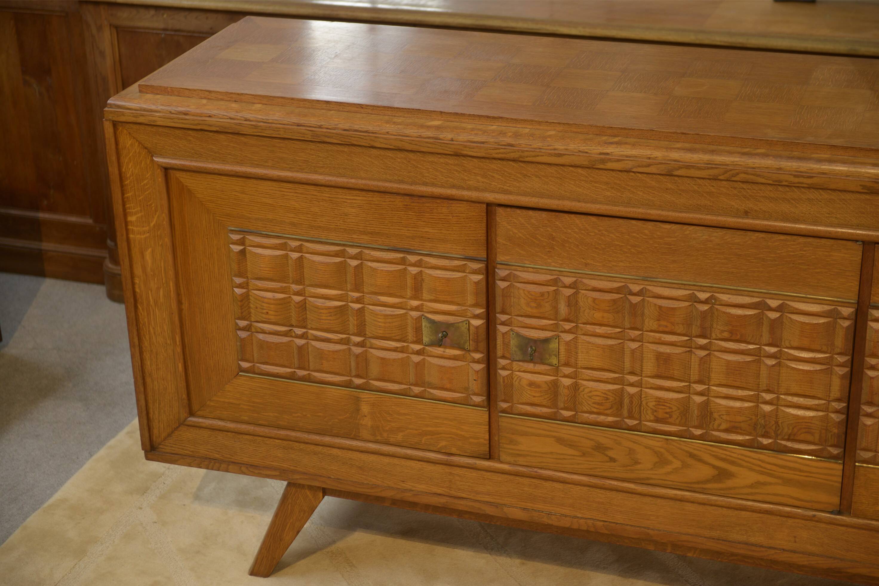 Buffet brutaliste en chêne 1960
