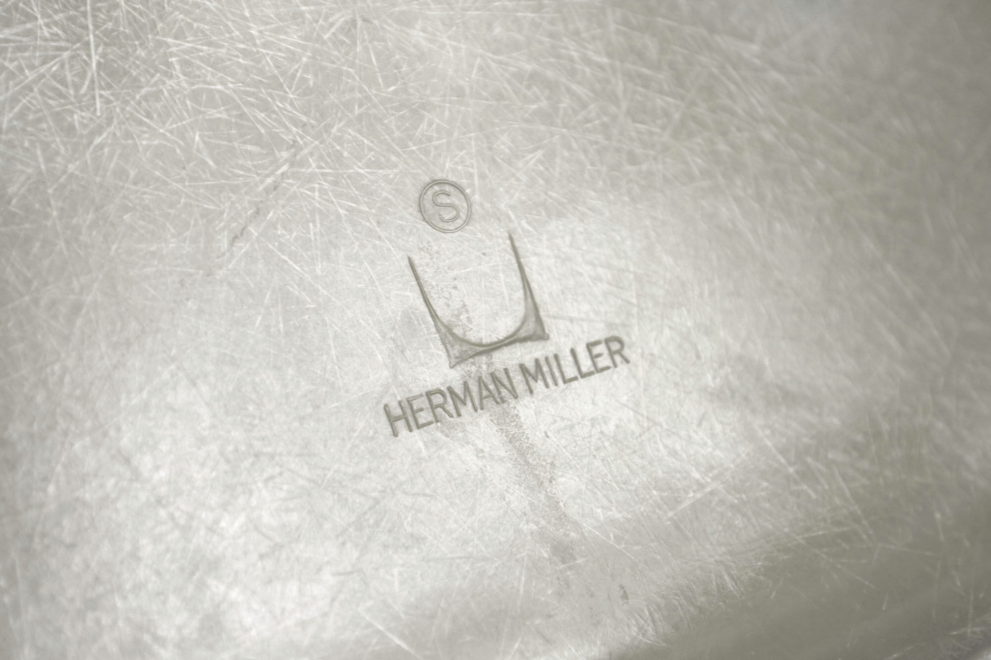 Chair design Charles and Ray Eames Herman Miller foot Eiffel edition DSR