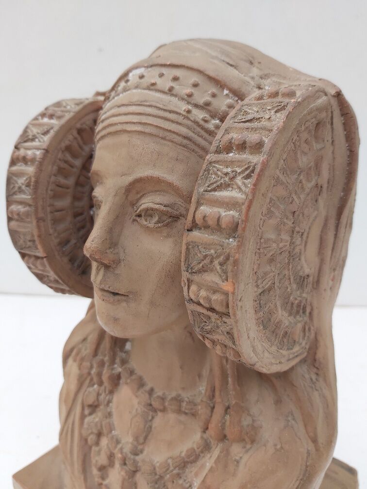 Bust terracotta woman
