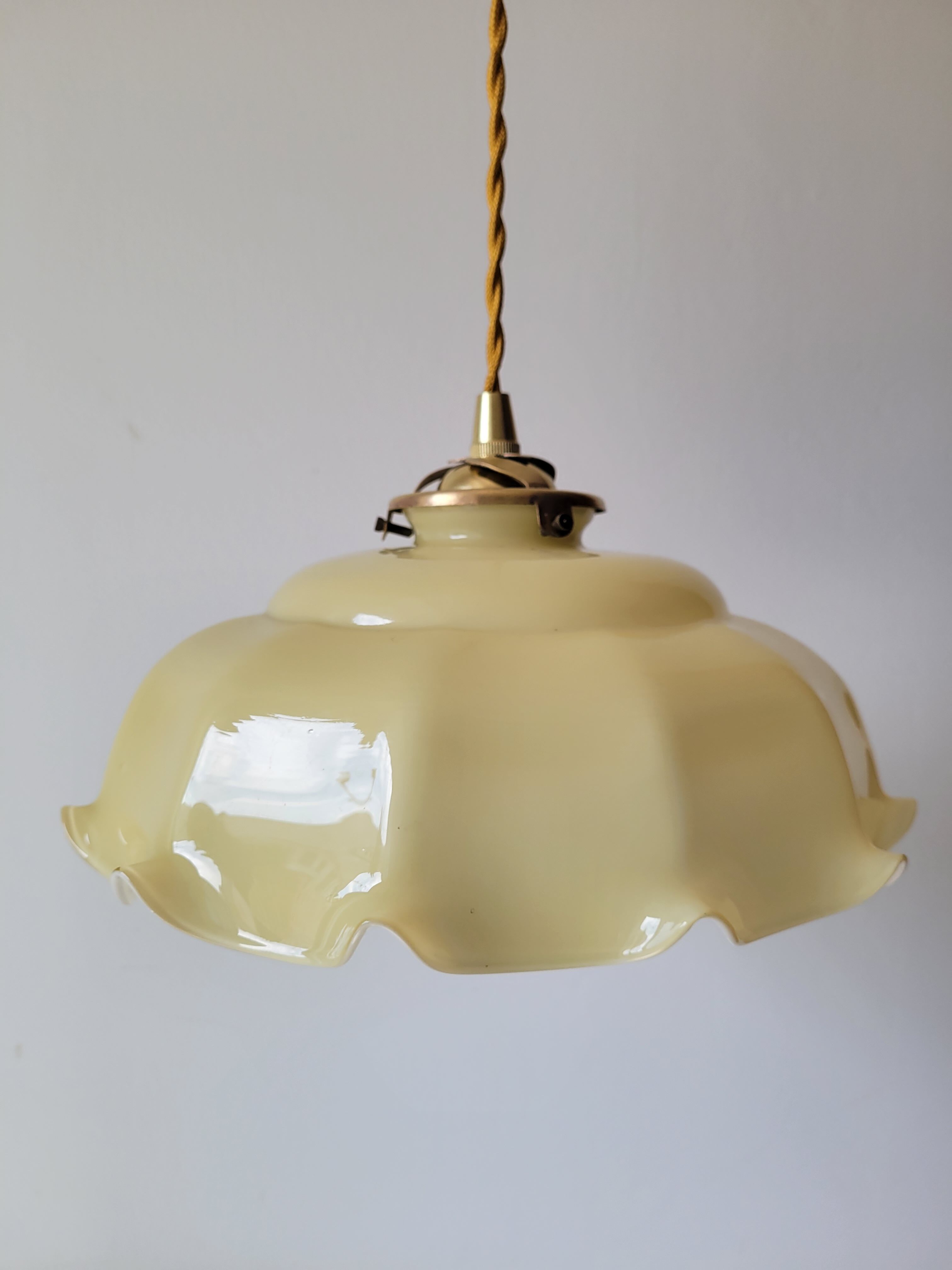 Opaline suspension
