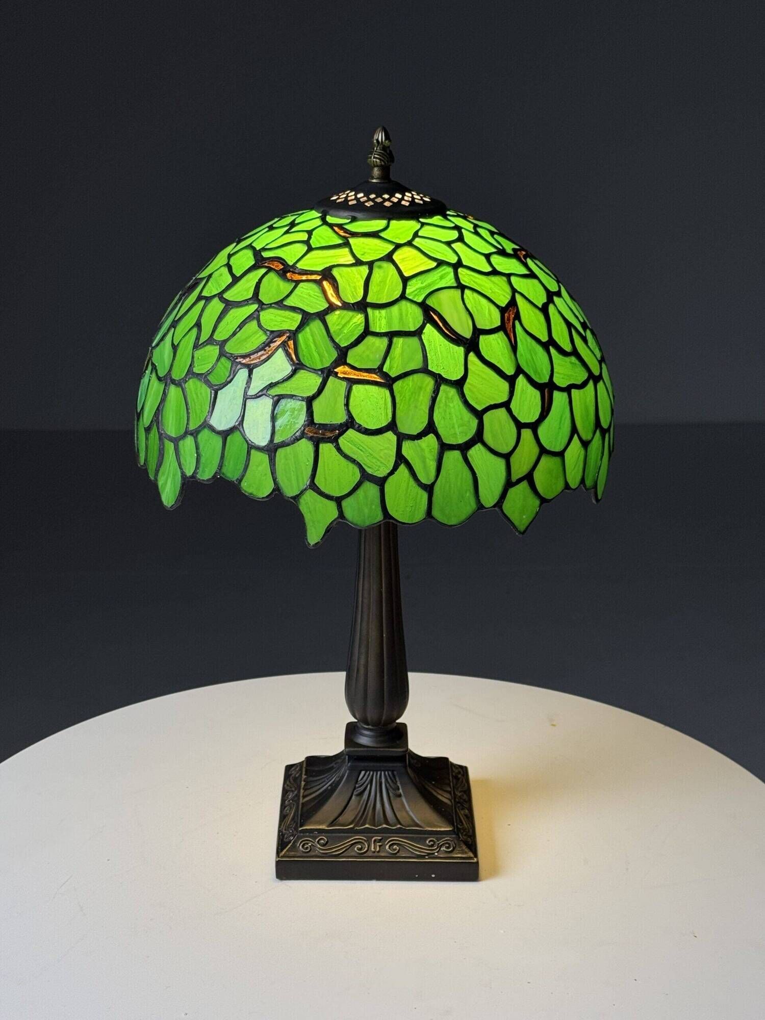 Tiffany style table lamp green