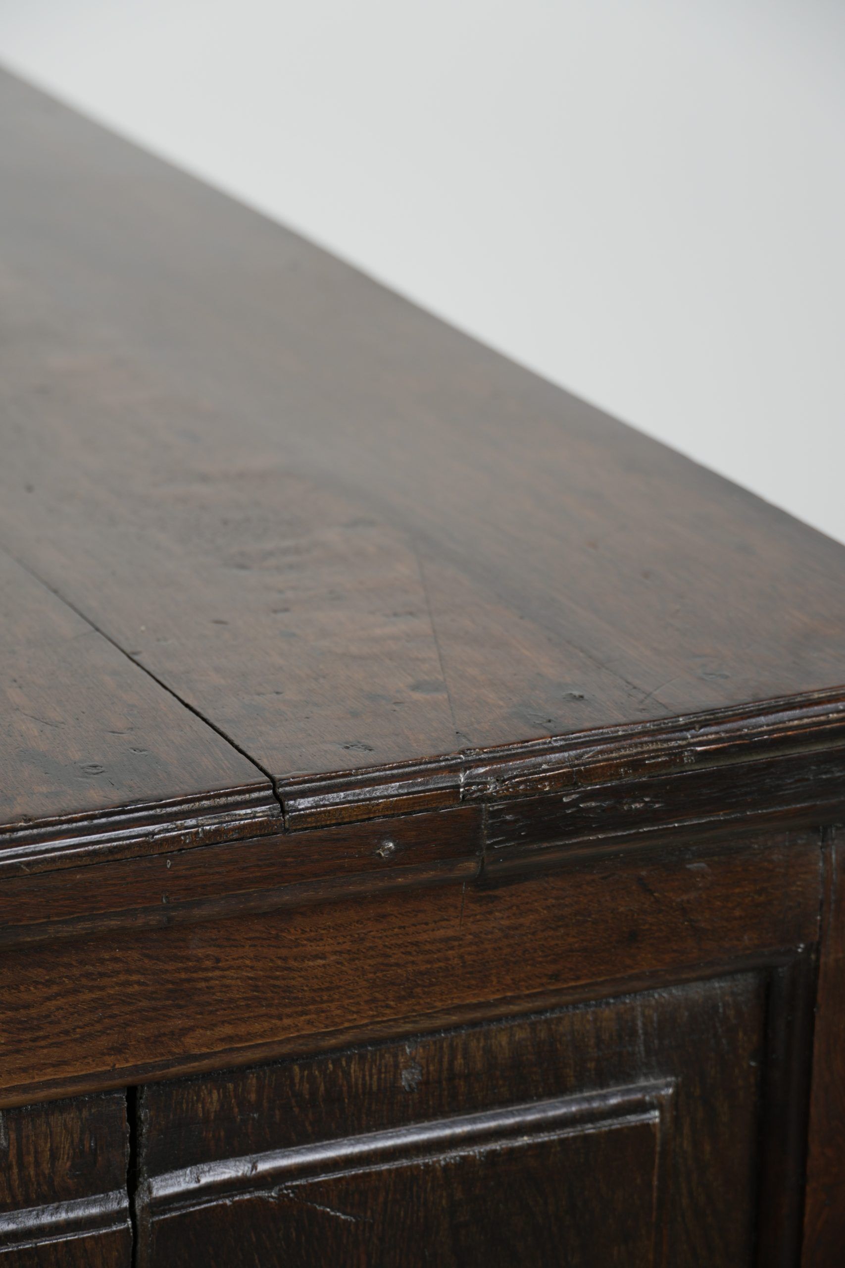 English antique oak chest of drawers / commode from the early 18th century