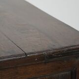 English antique oak chest of drawers / commode from the early 18th century