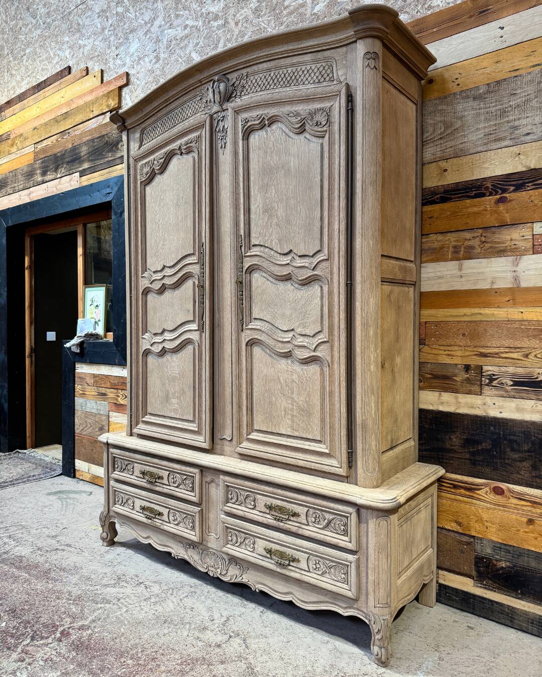 Aero-blasted solid oak wardrobe - Louis XV style