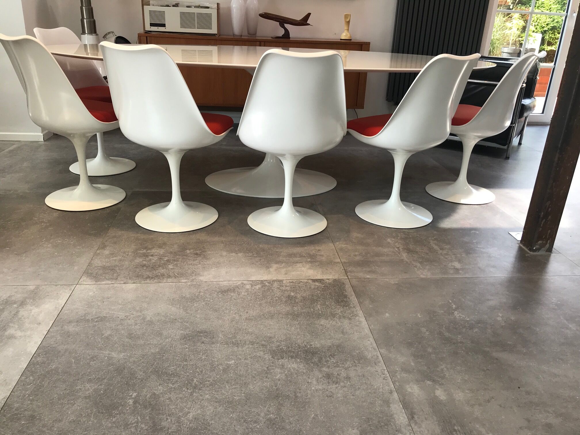 Limited edition table by Eero Saarinen for Knoll studio in extra white marble