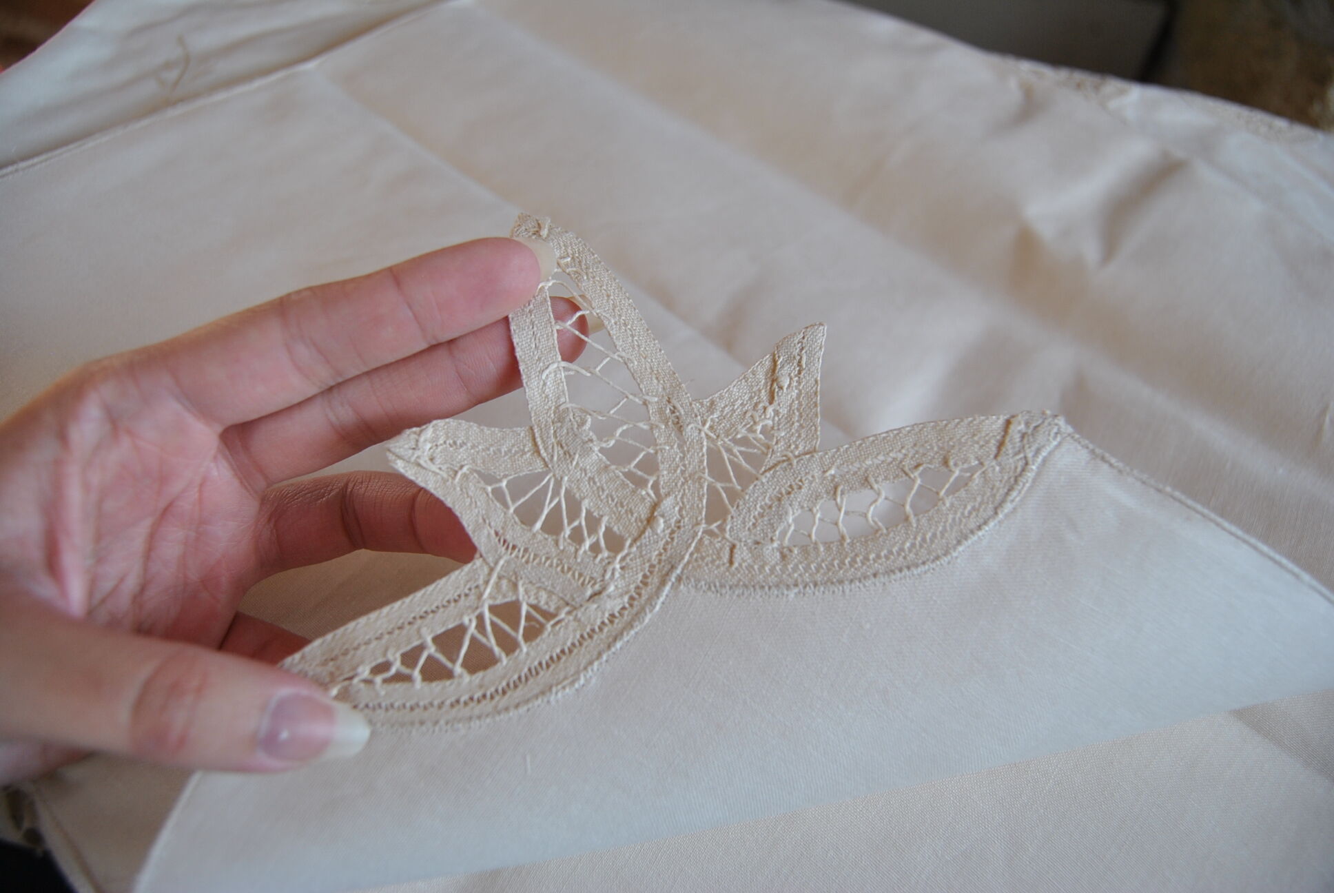 Hand embroidery tablecloth 170x260 + 12 matching towels