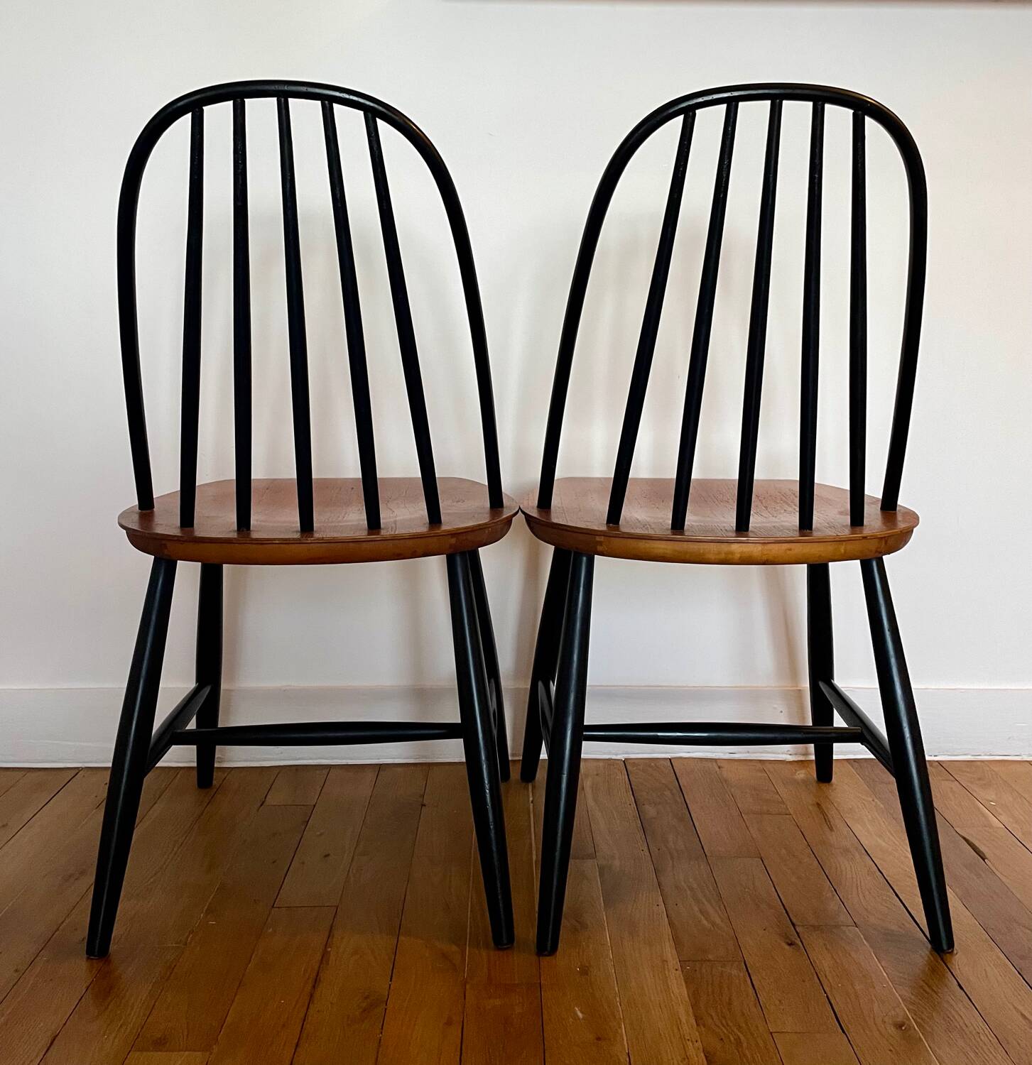 Set of 2 Svensk tillverkning chairs
