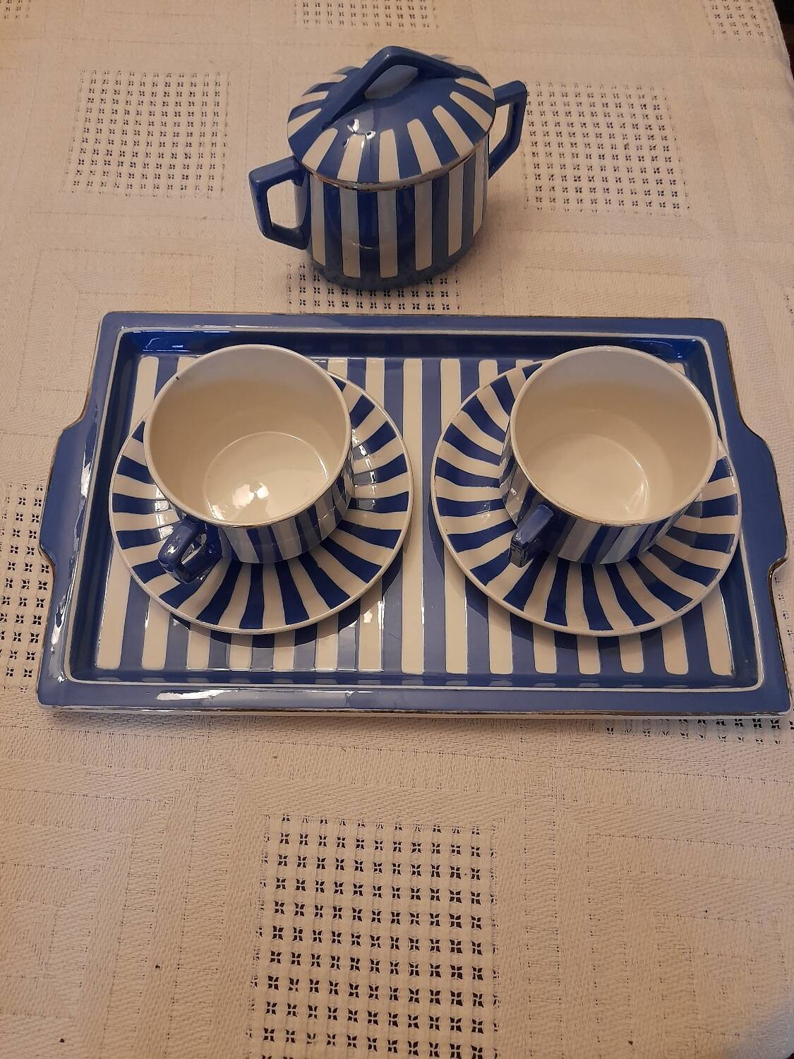 Fox Trott Sarregemine tea set.