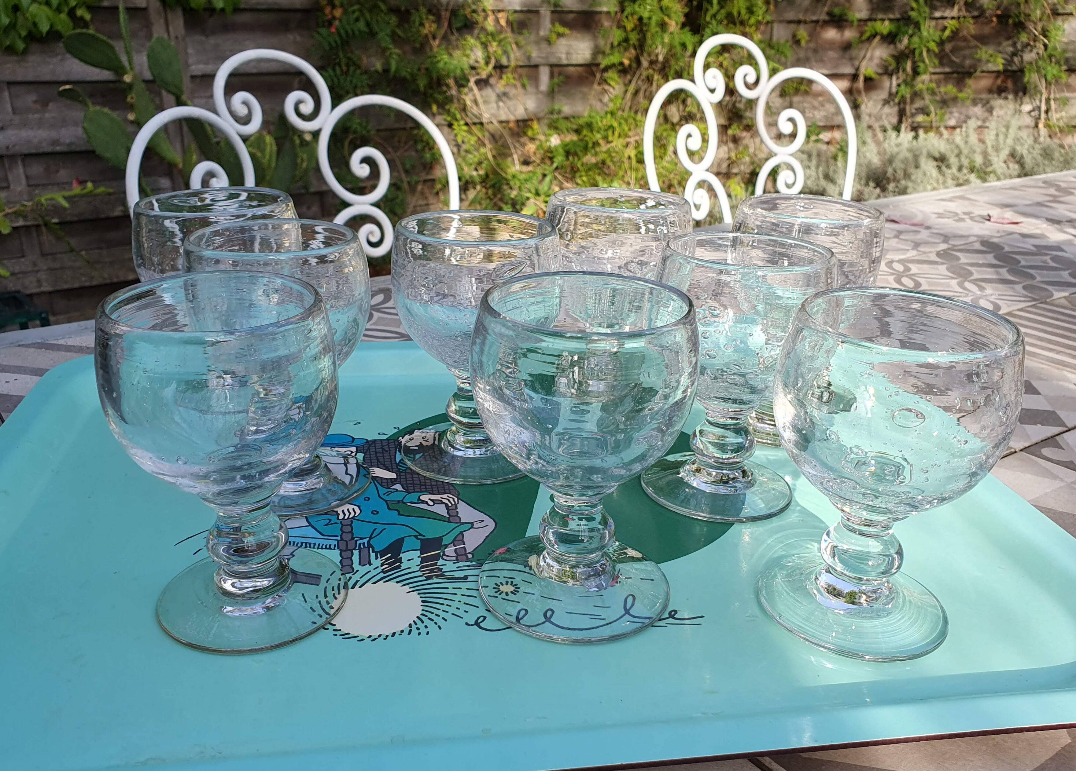 White bubbled glasses