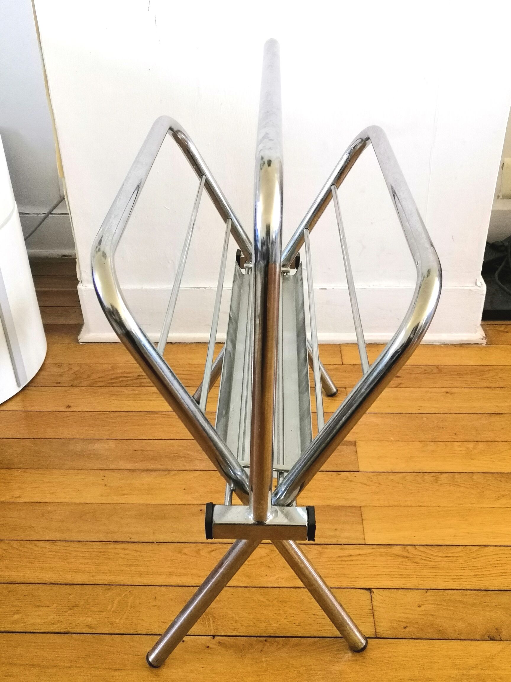 Porte revue vintage chromé pliant années 70