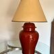 Lampe à poser en céramique rouge