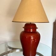 Lampe à poser en céramique rouge