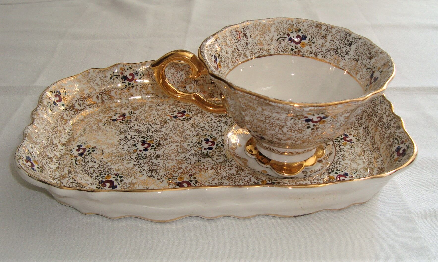 Golden breakfast service tray and cup faience made in italy