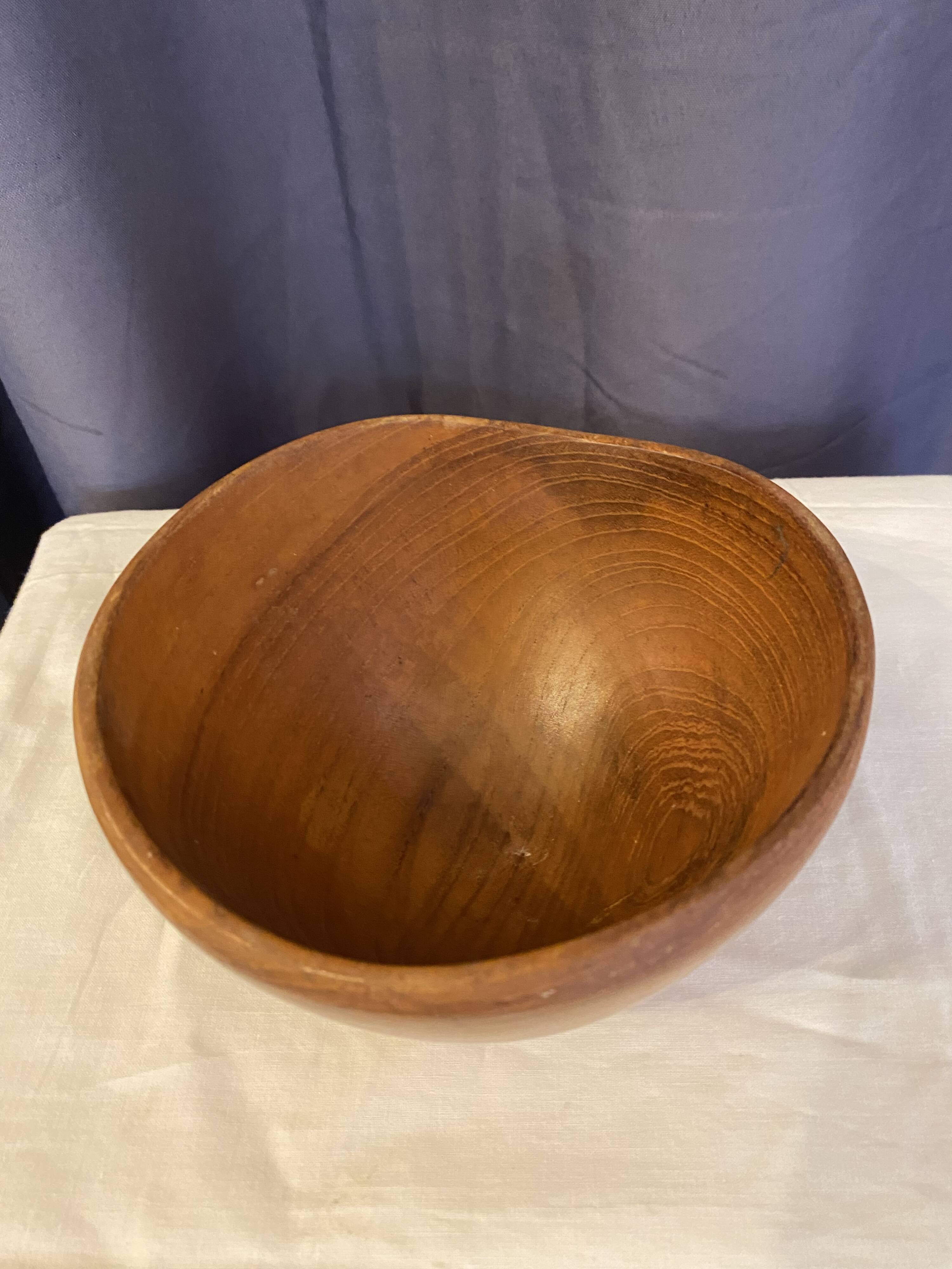Salad bowl in bur walnut round shape honey color