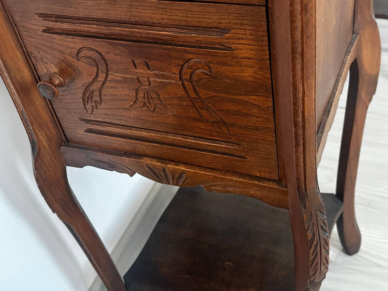 Nightstand / side table in wood and marble, late 19th century.
