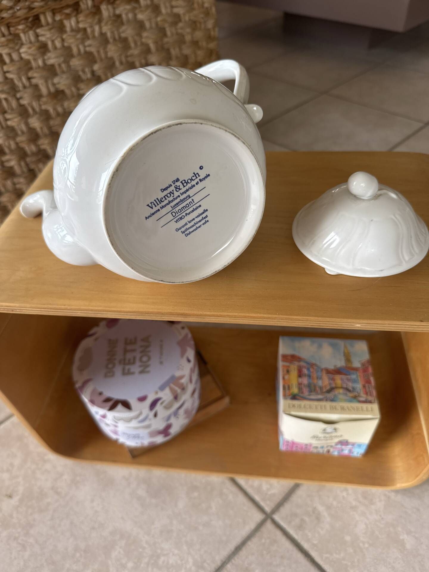 White Villeroy & Boch teapot