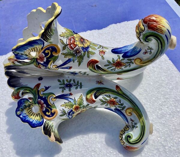 Vase ancien, corne d'abondance en faïence de desvres fourmaintraux courquin