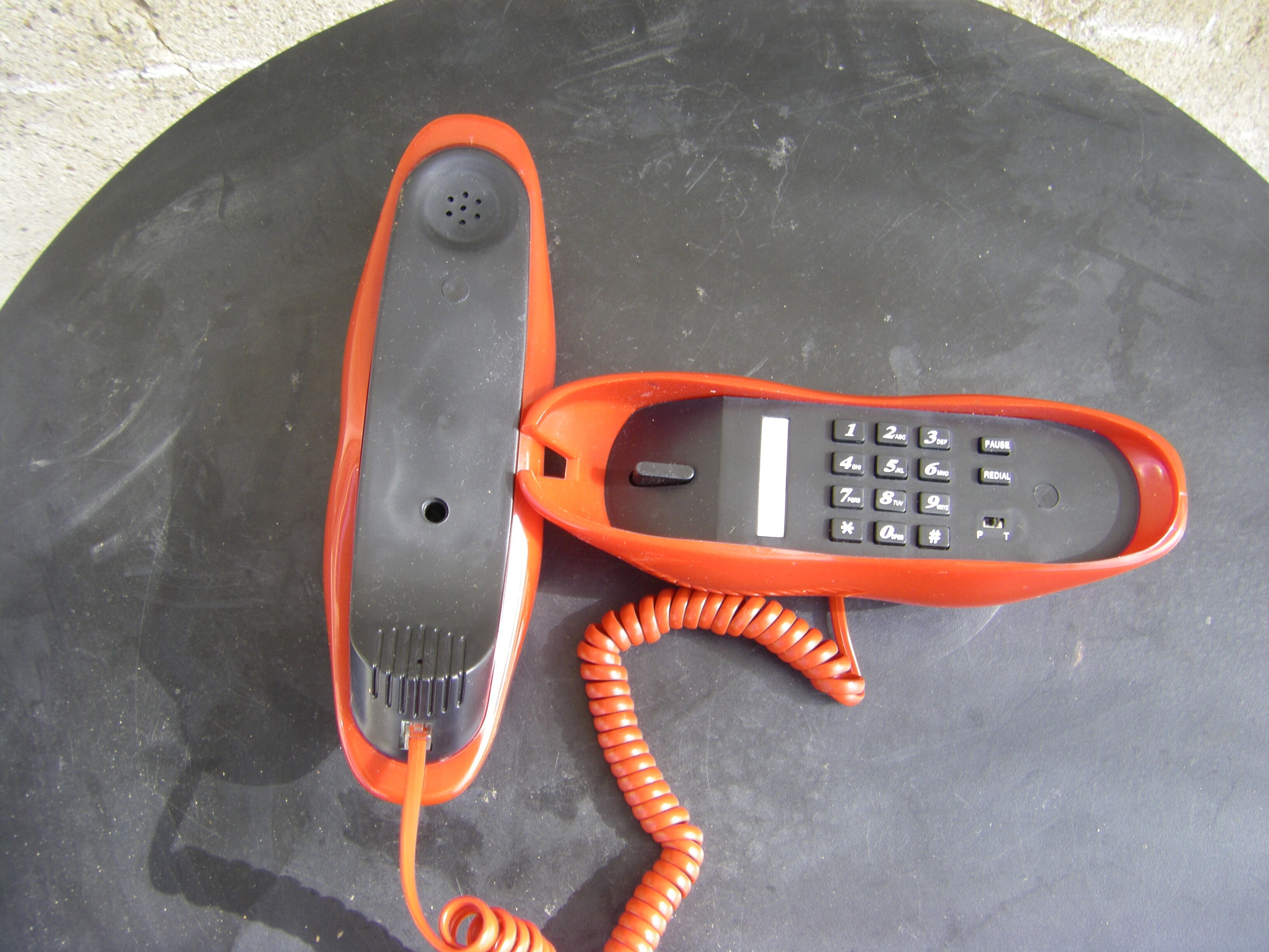 Téléphone fixe vintage hot red lips