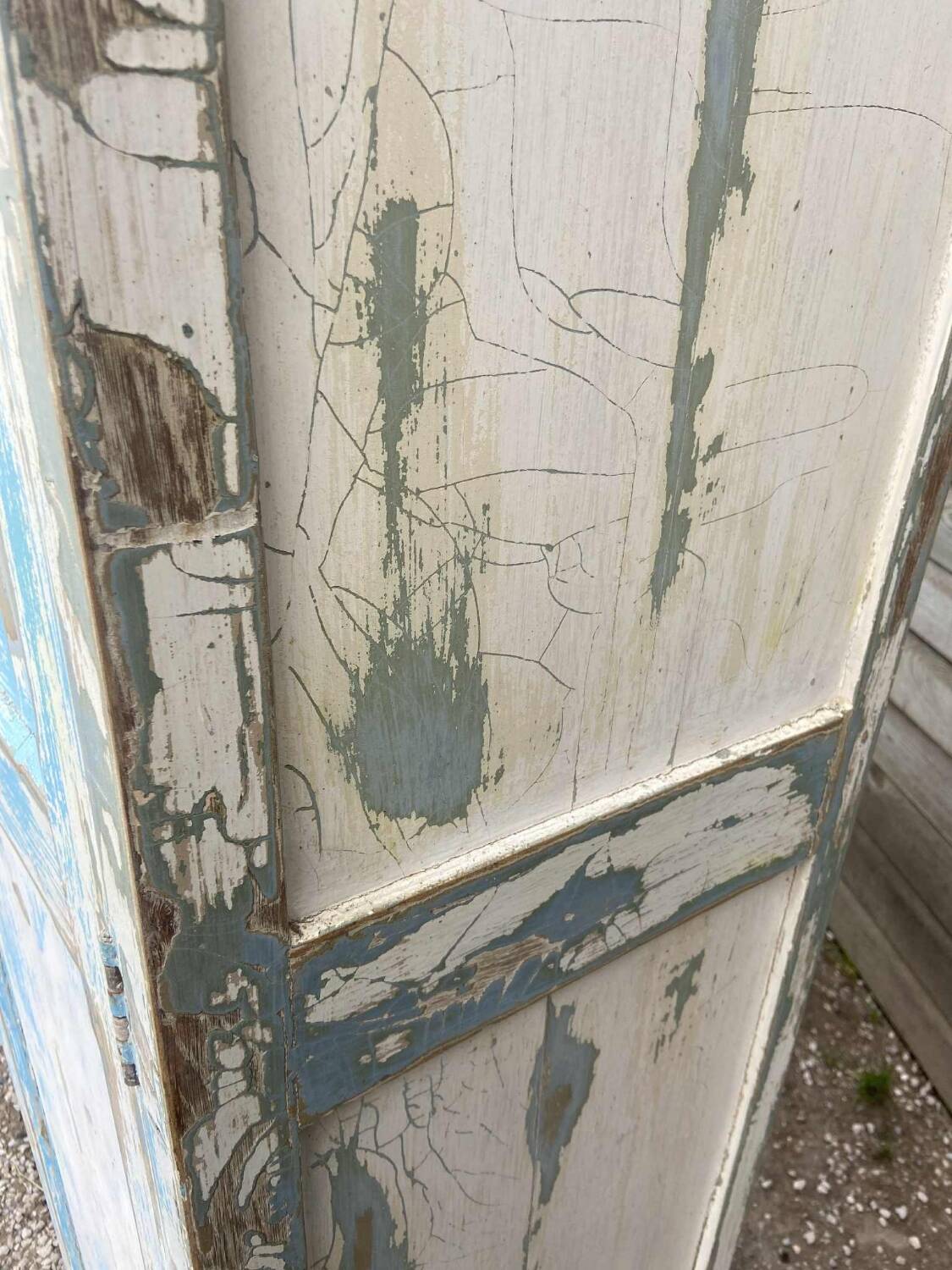 Armoire parisienne en bois