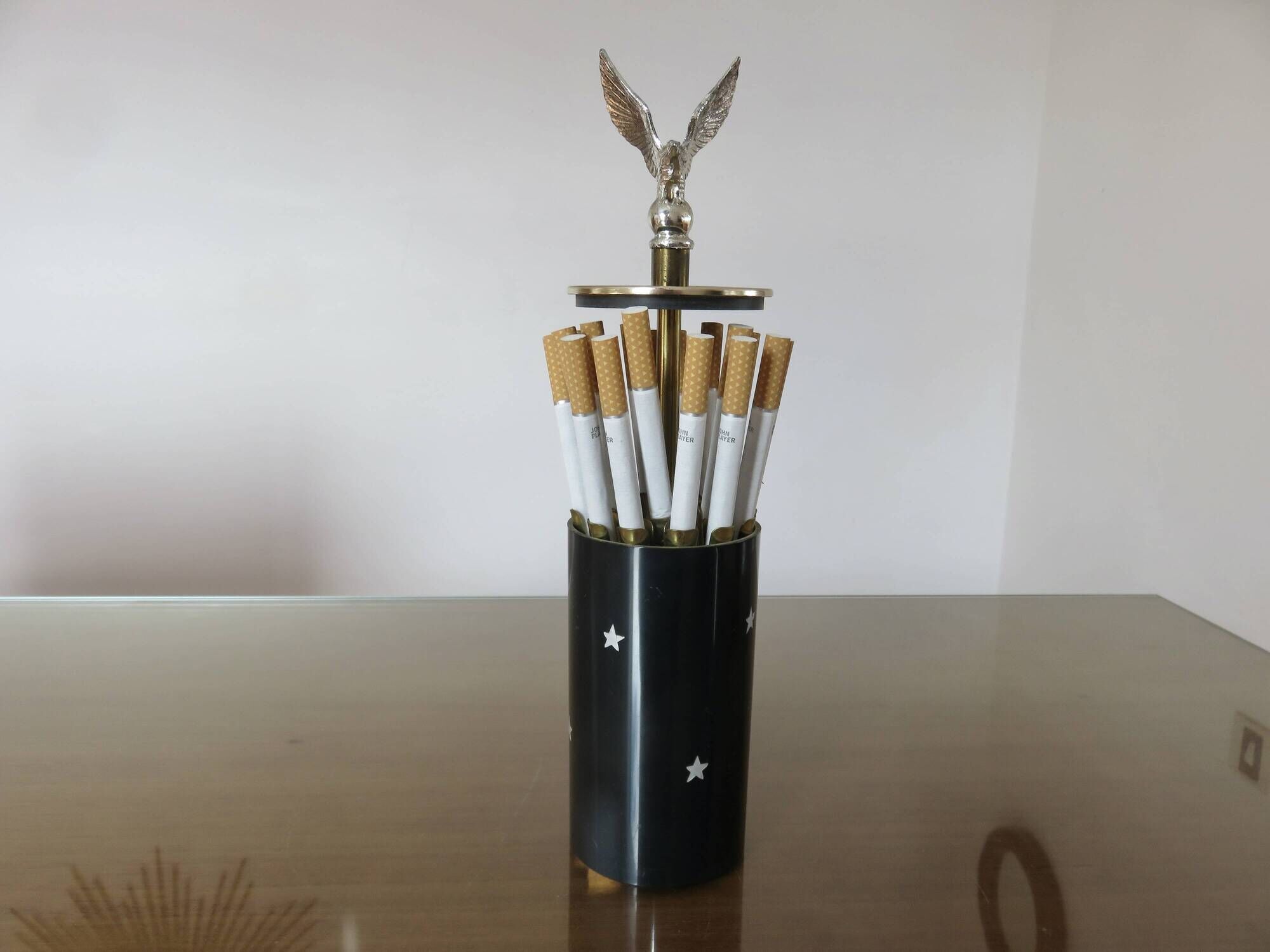 Cigarette dispenser "eagle and stars" from the 60s-70s, vintage.