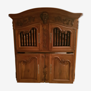 Armoire en noyer réalisé par un ébéniste