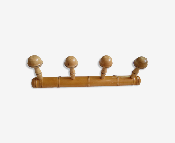 Wall coat rack with 4 wooden hooks turned bamboo way