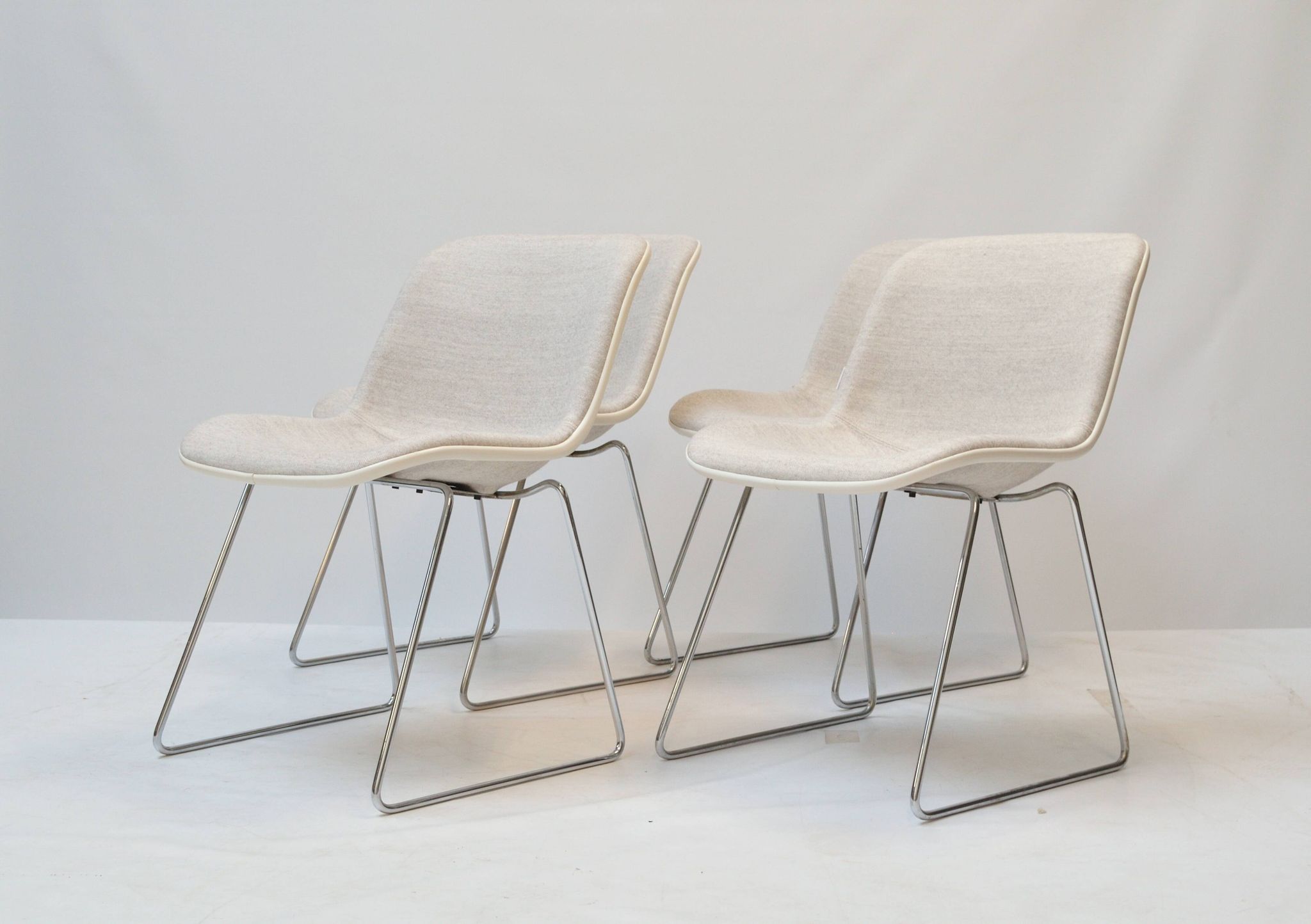 Set of 4 Spirit dining chairs by Hajime Oonishi for Houtoku/Artifort, 1970s.