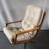 Leather armchairs designed by Eugen Schmidt for Soloform