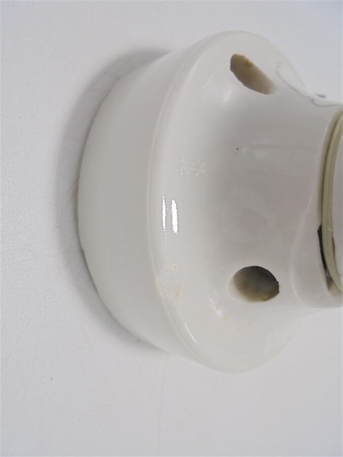 Porcelain wall lamp