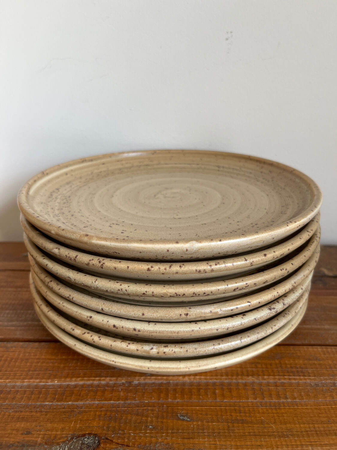 7 dessert plates in stoneware