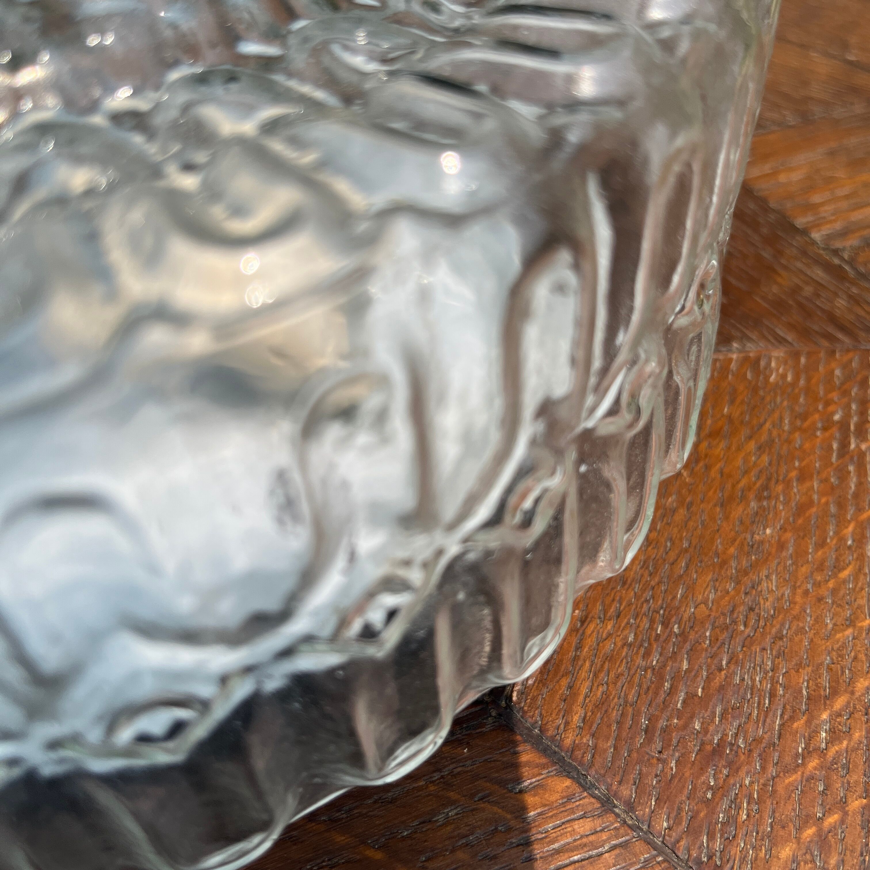 Cast glass ceiling lamp with relief