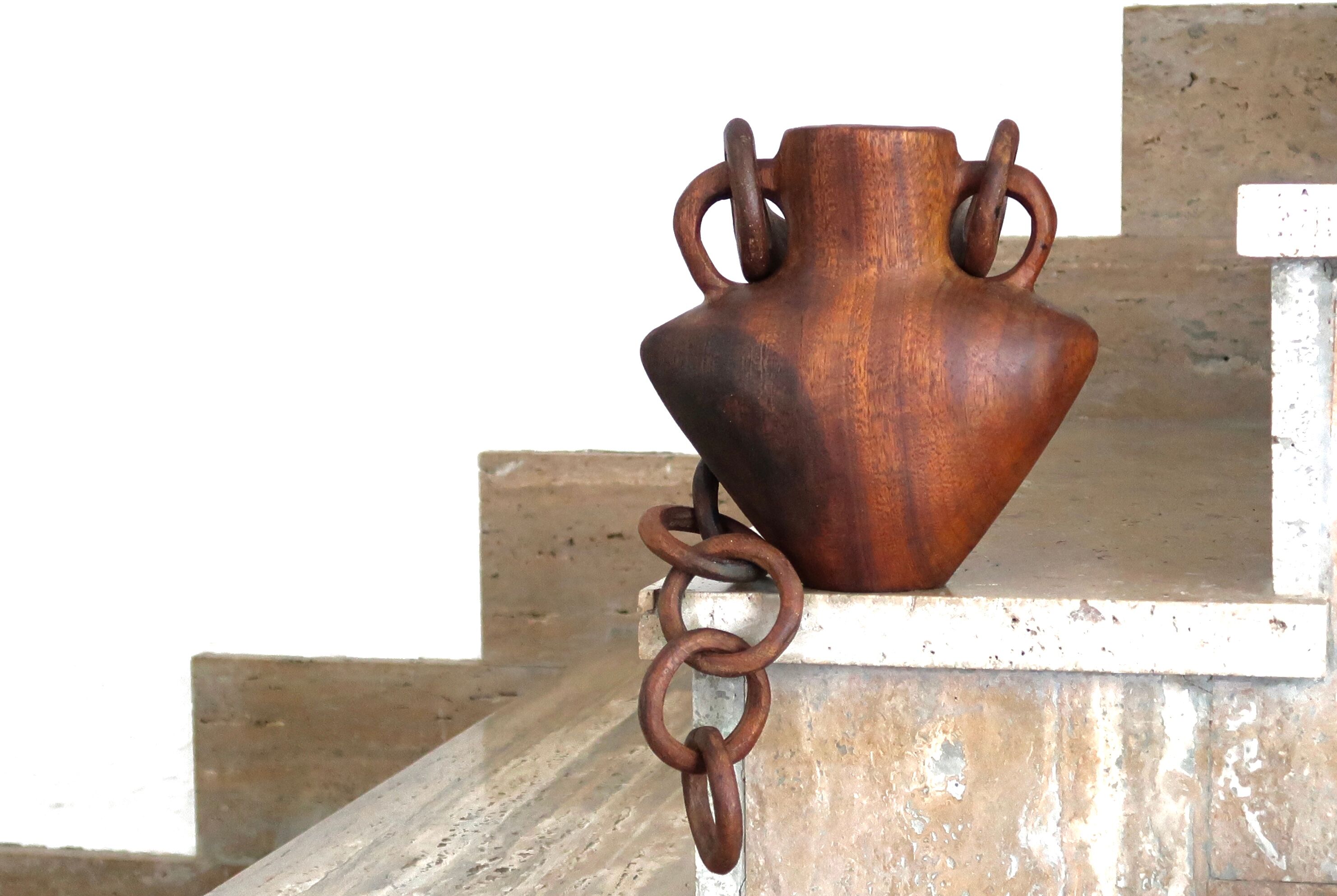 Vase à anses en bois années 50