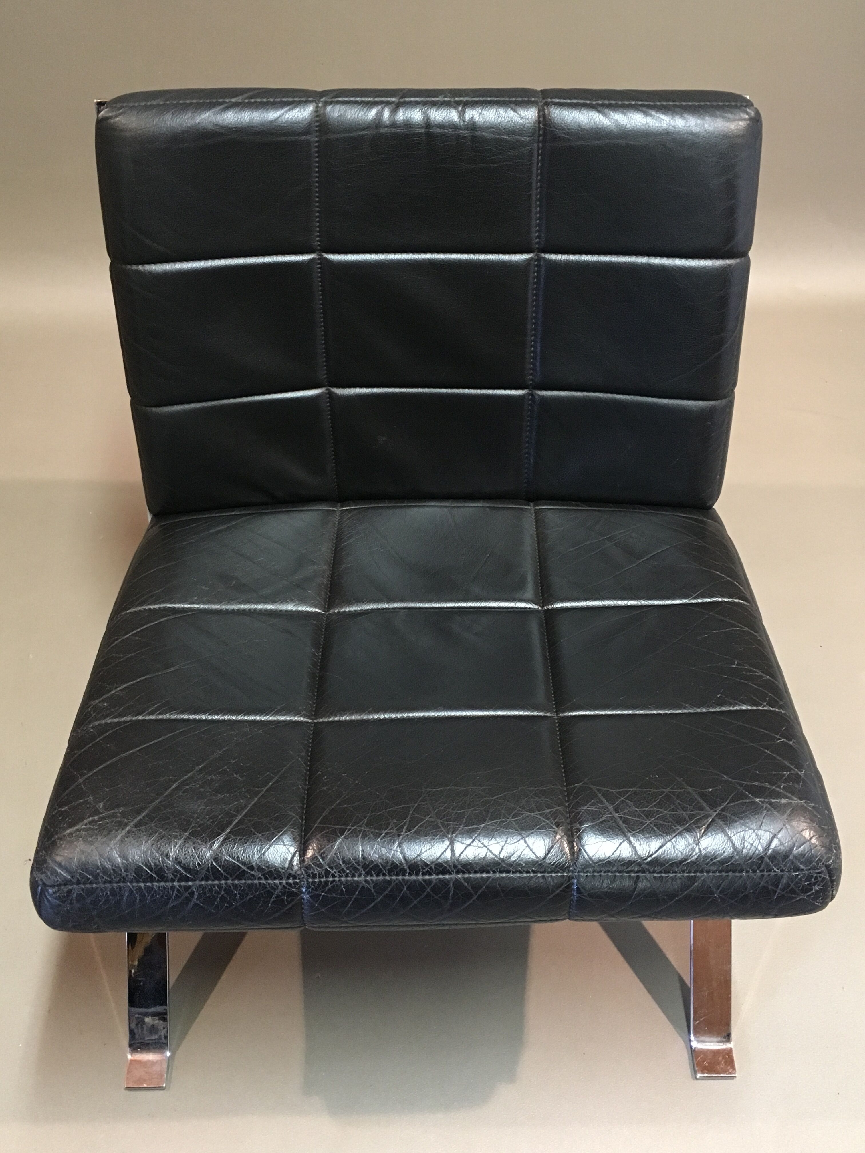 Chair "hans eichenberger" black leather 1960.