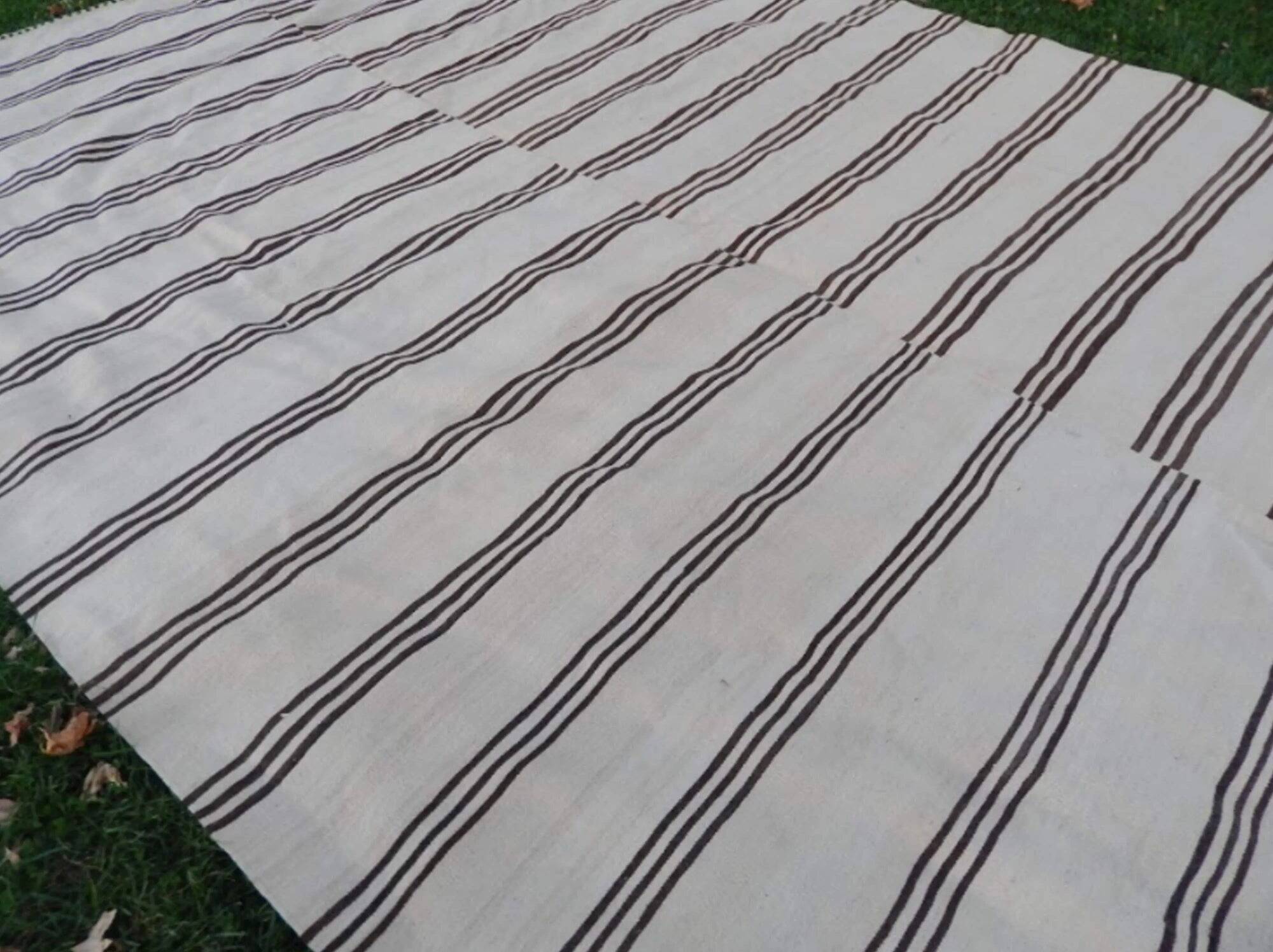 Vintage Turkish kilim, handwoven, 280x380 cm.