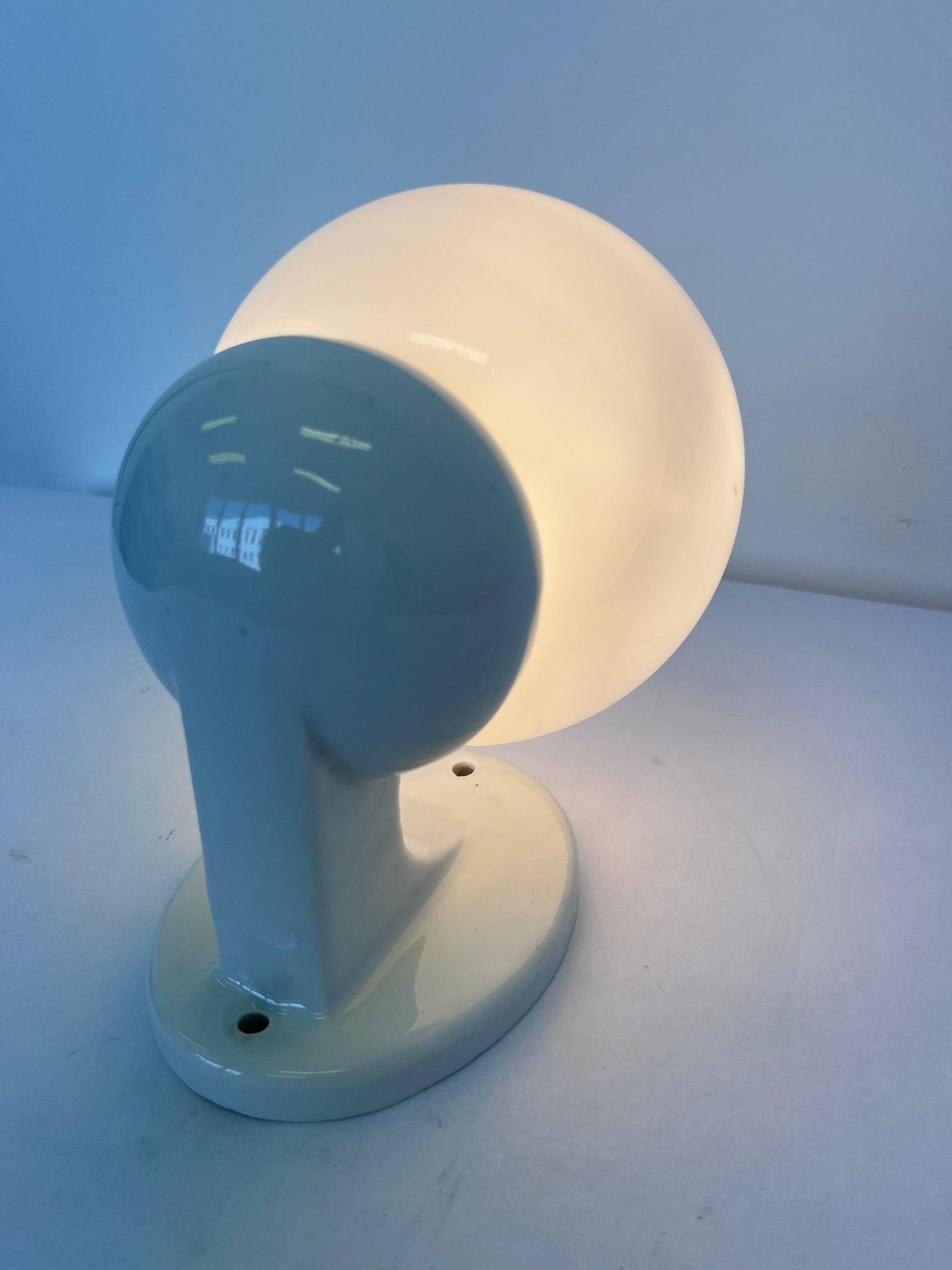 Pair of Bauhaus Wall Lamps in Porcelain and Glass - Design - 1930s