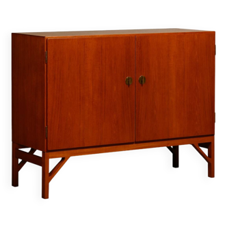 Børge Mogensen 'China' Cabinet (Model 232) in teak and brass, FDB Møbler Denmark