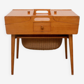 1950s sewing utensilo in cherrywood