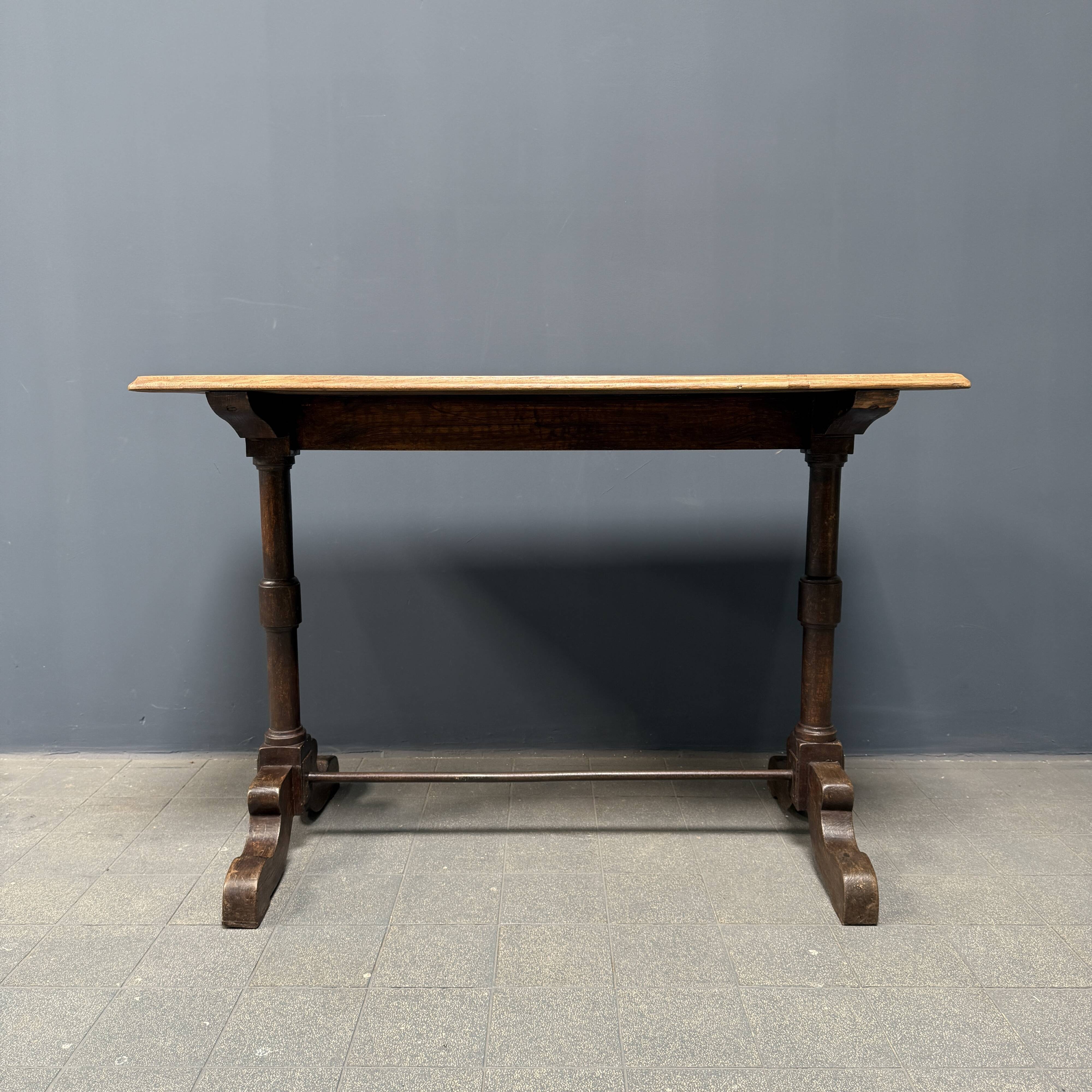 Table de bistrot ancienne française avec plateau en bois d'orme clair