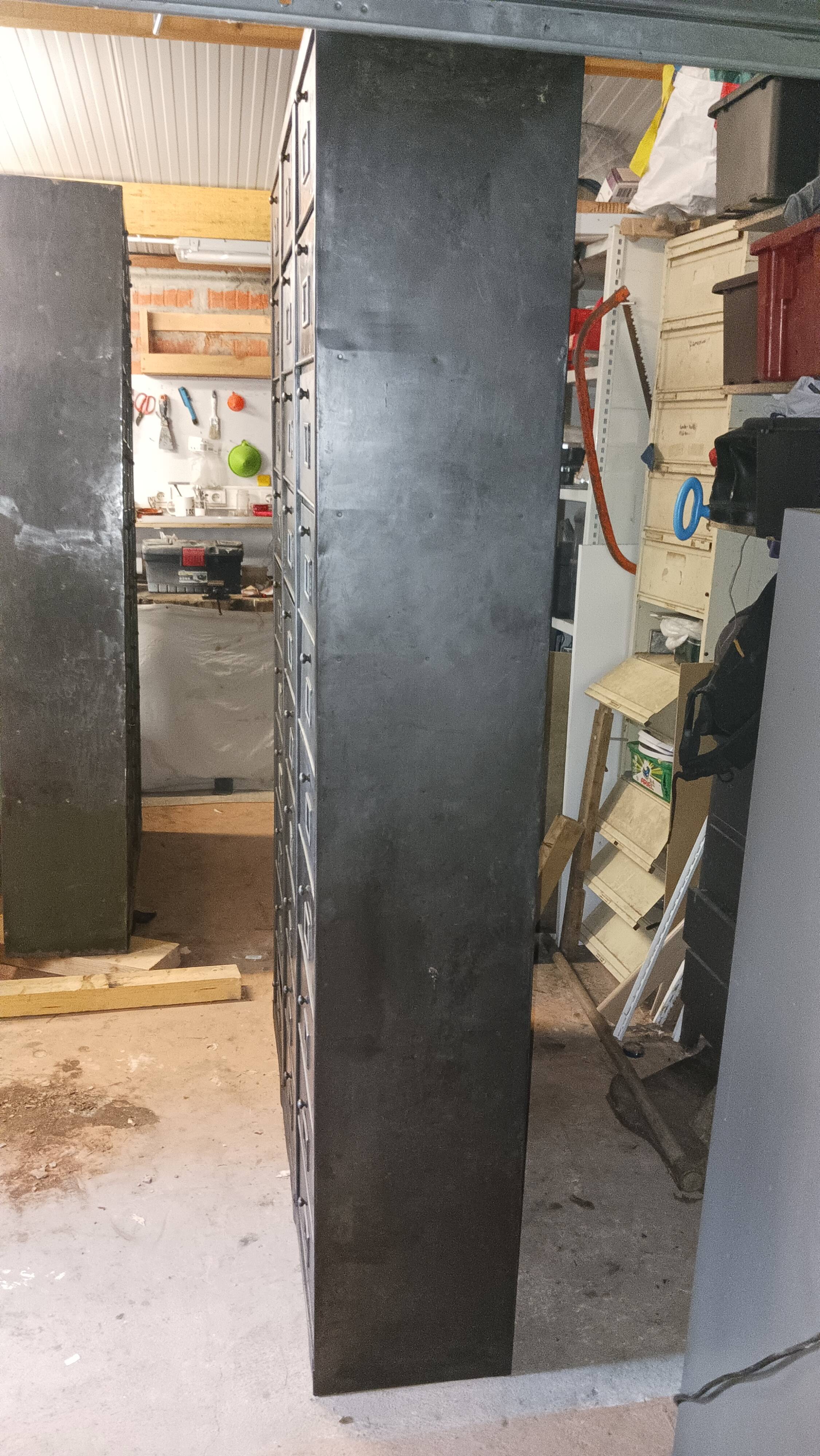 Metal cabinet, 30 valves