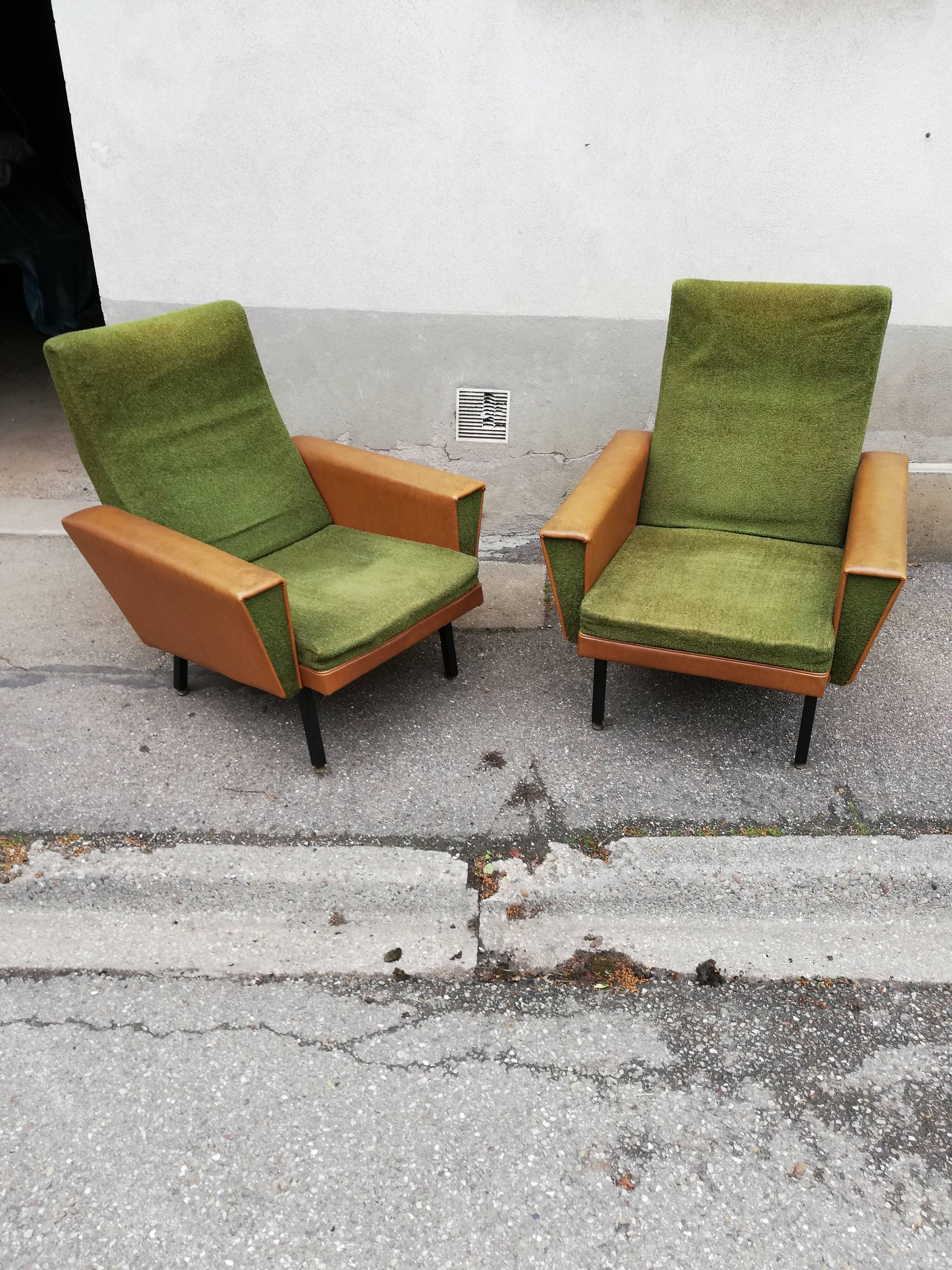 Paire de fauteuils vintage verts et skai marron