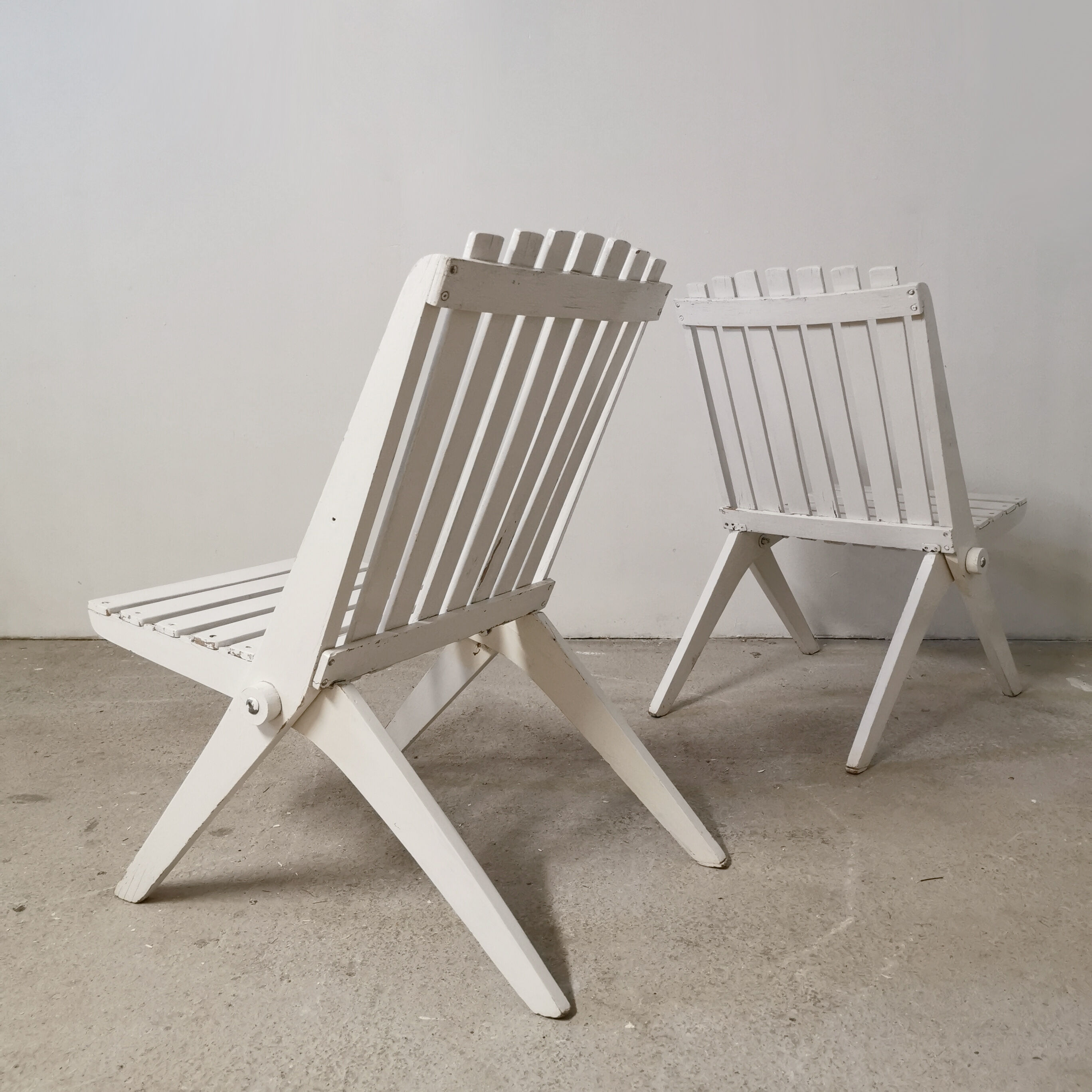 Pair of folding scissor chairs, 1950