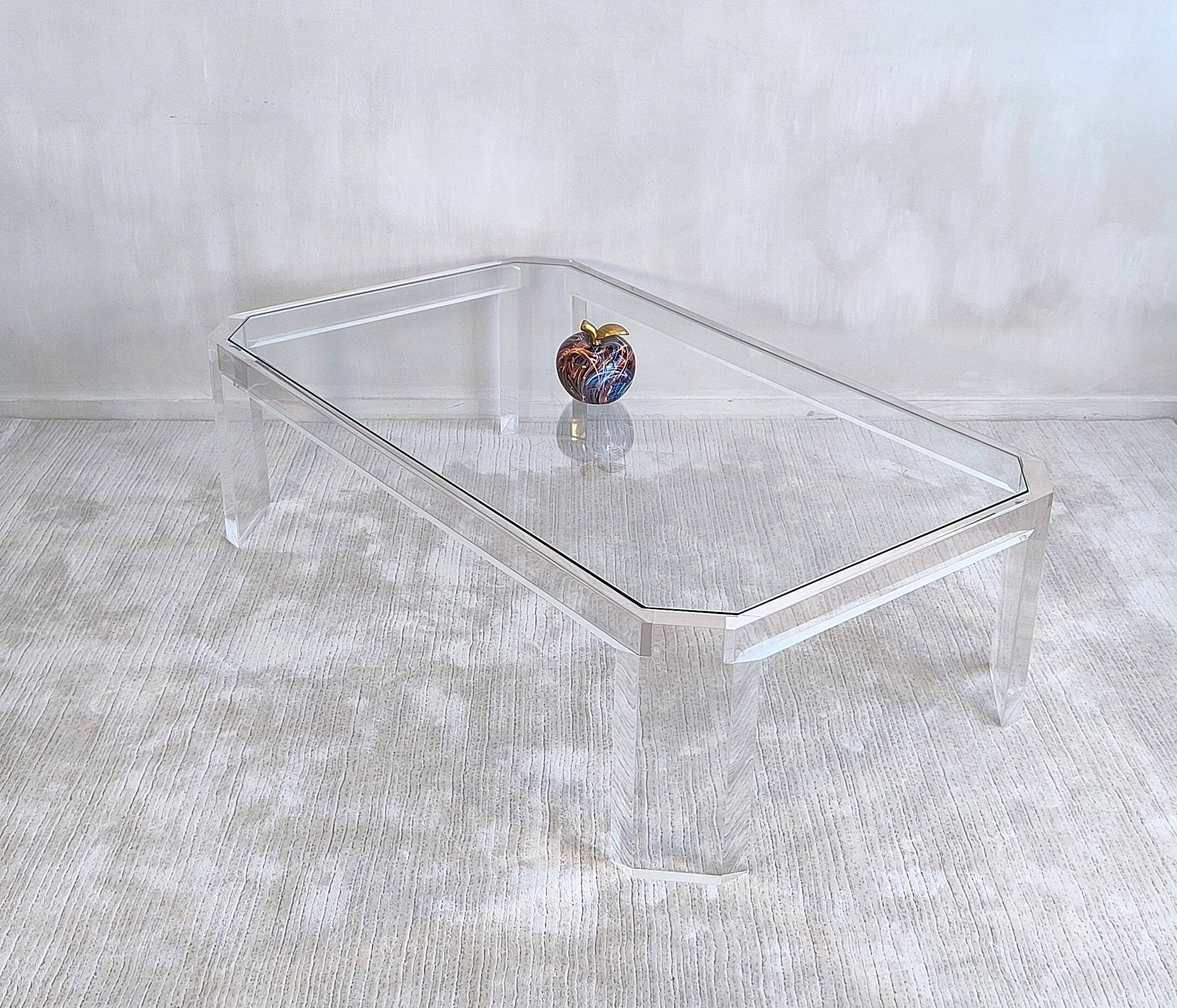 Superb coffee table in Altuglas and glass – signed by Marc Micoud, circa 1970.