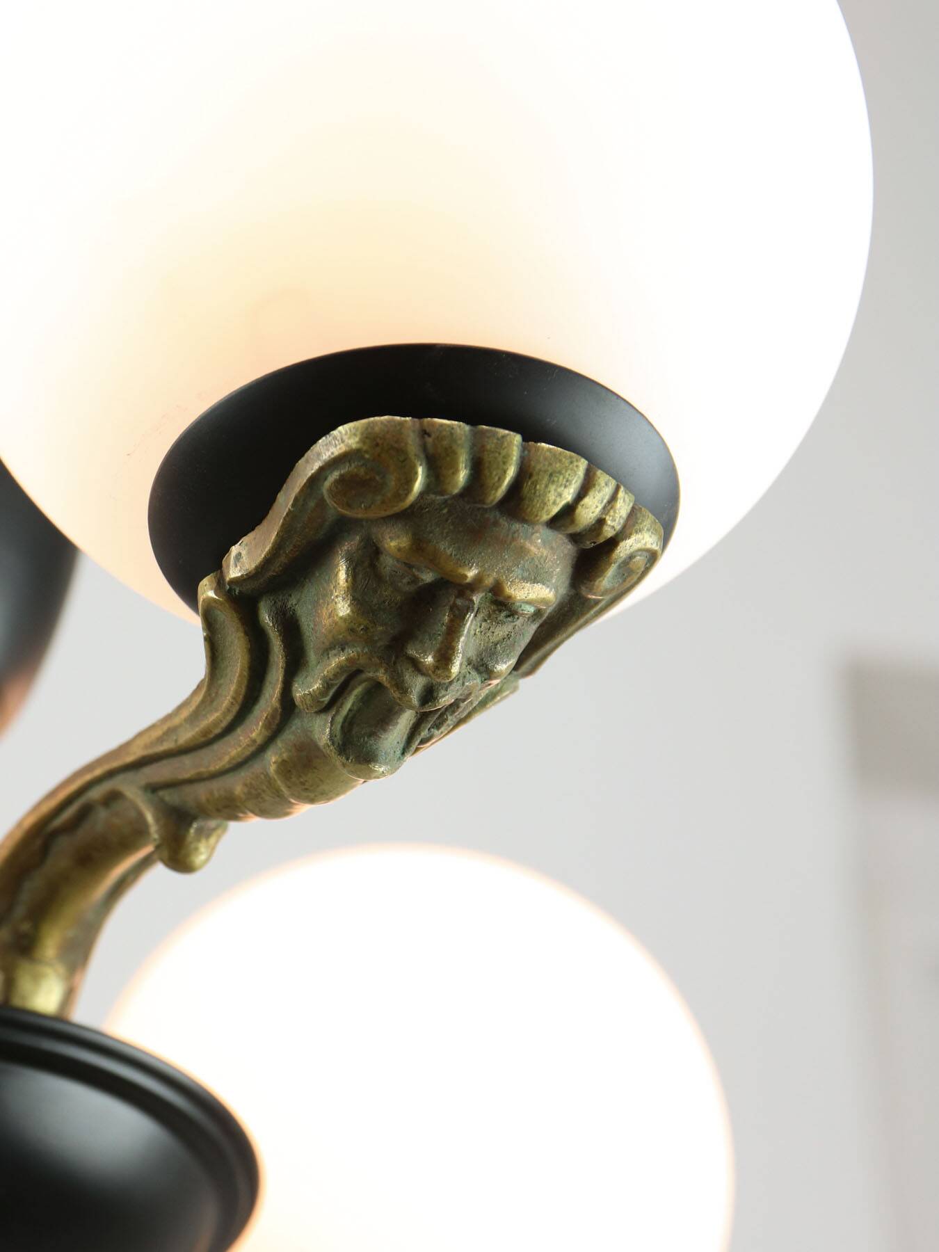 Lustre Art Déco en laiton et opaline, 1930