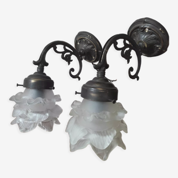 Duo of classic wall lamps