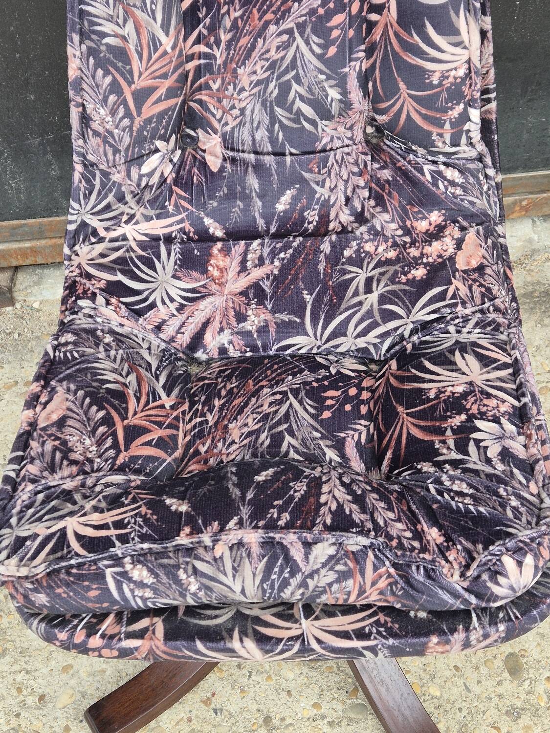 6 velvet and wood chairs from the 70s