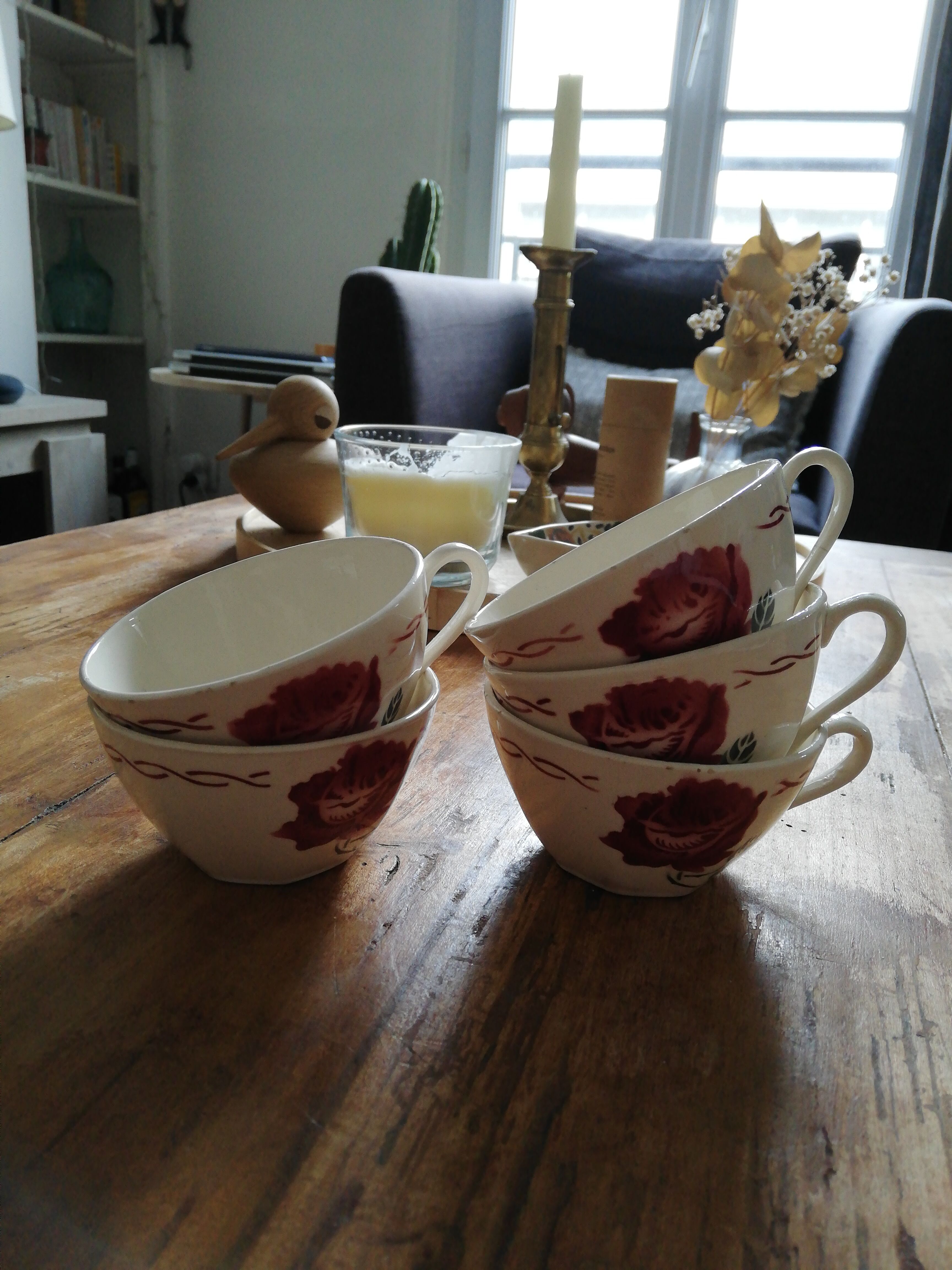 Lot of 4 vintage cups