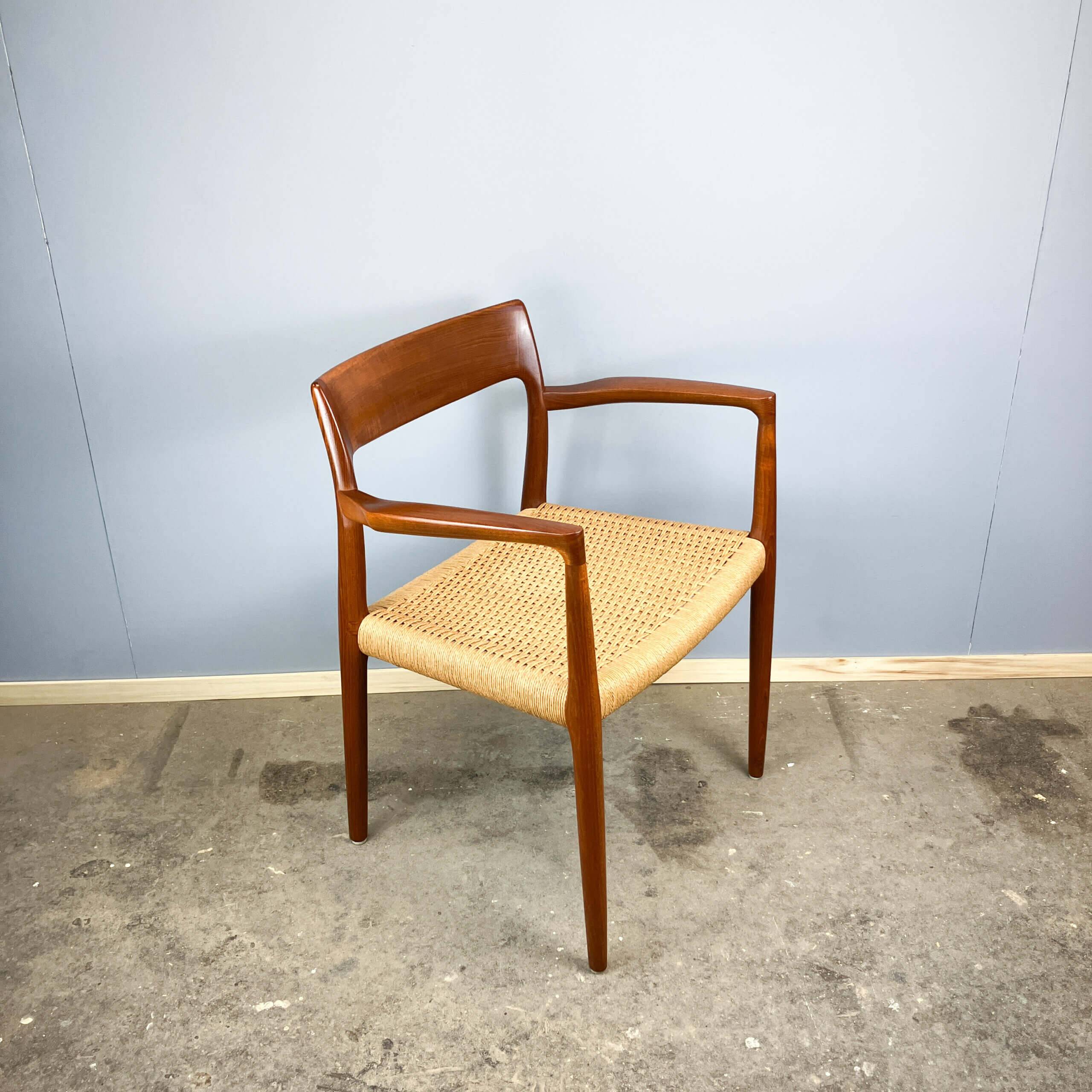 Fauteuil danois par Niels Otto Møller, teck et corde à papier, années 1960.