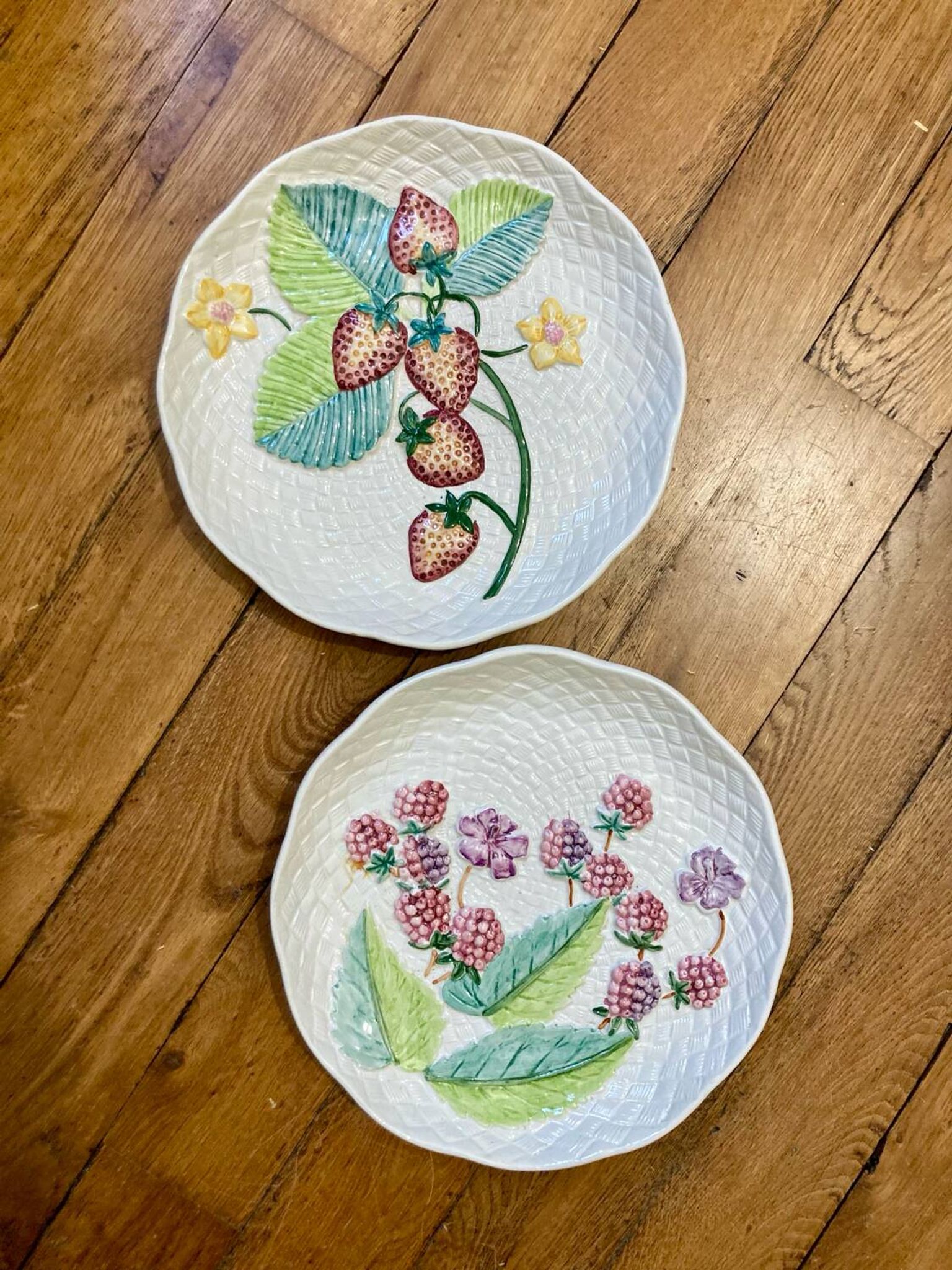 Assiettes en barbotine