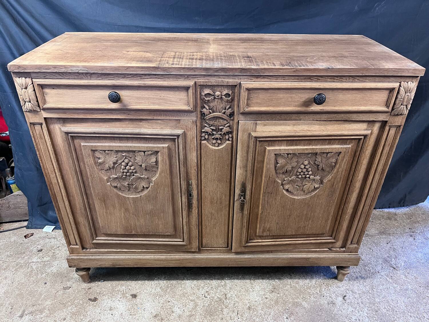 Meuble bas en chêne