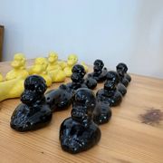 Box of 12 dog-shaped cutlery rests in yellow and black majolica.